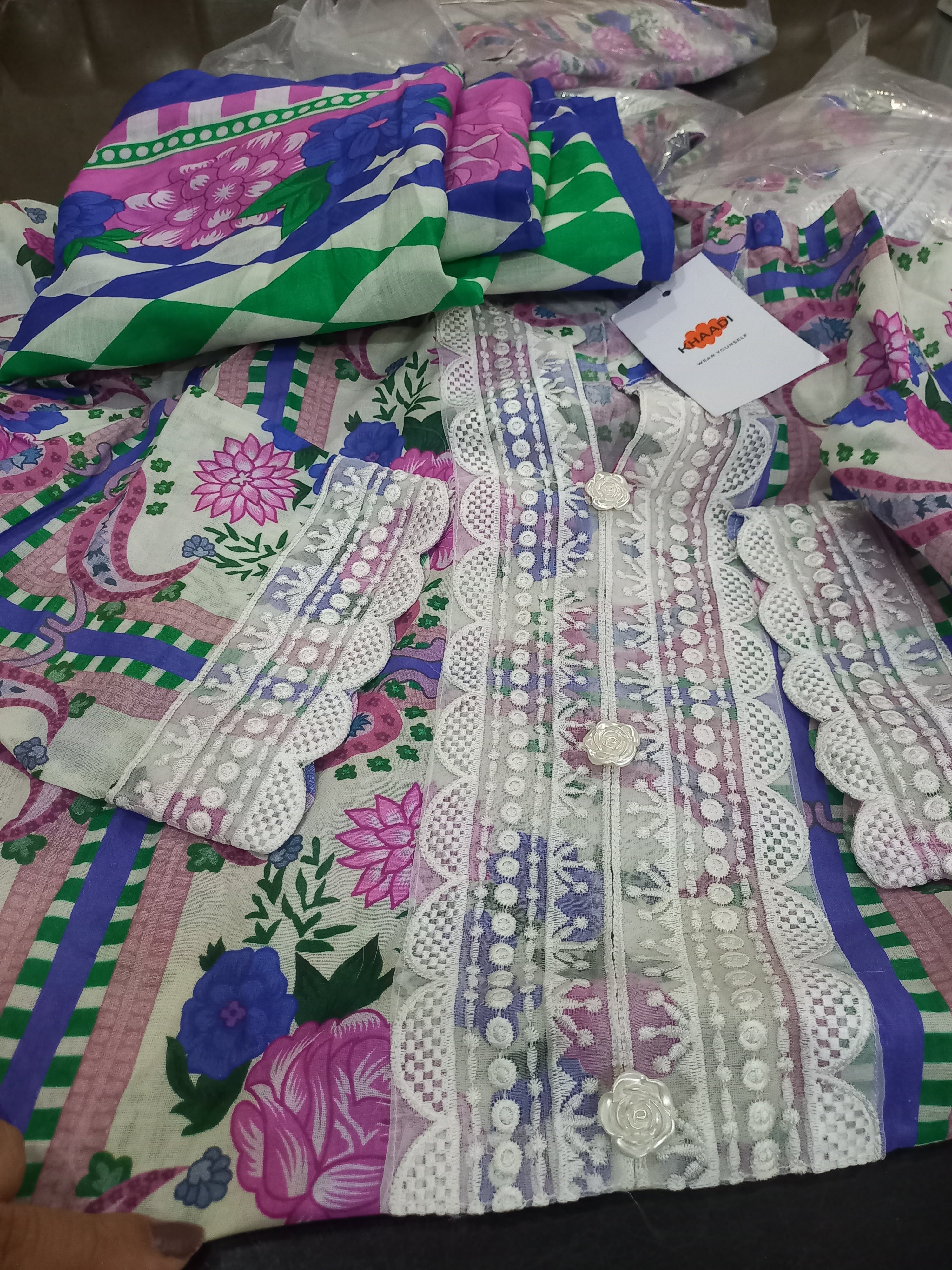 Stitched 3pc Lawn Multi Floral-Embriodred